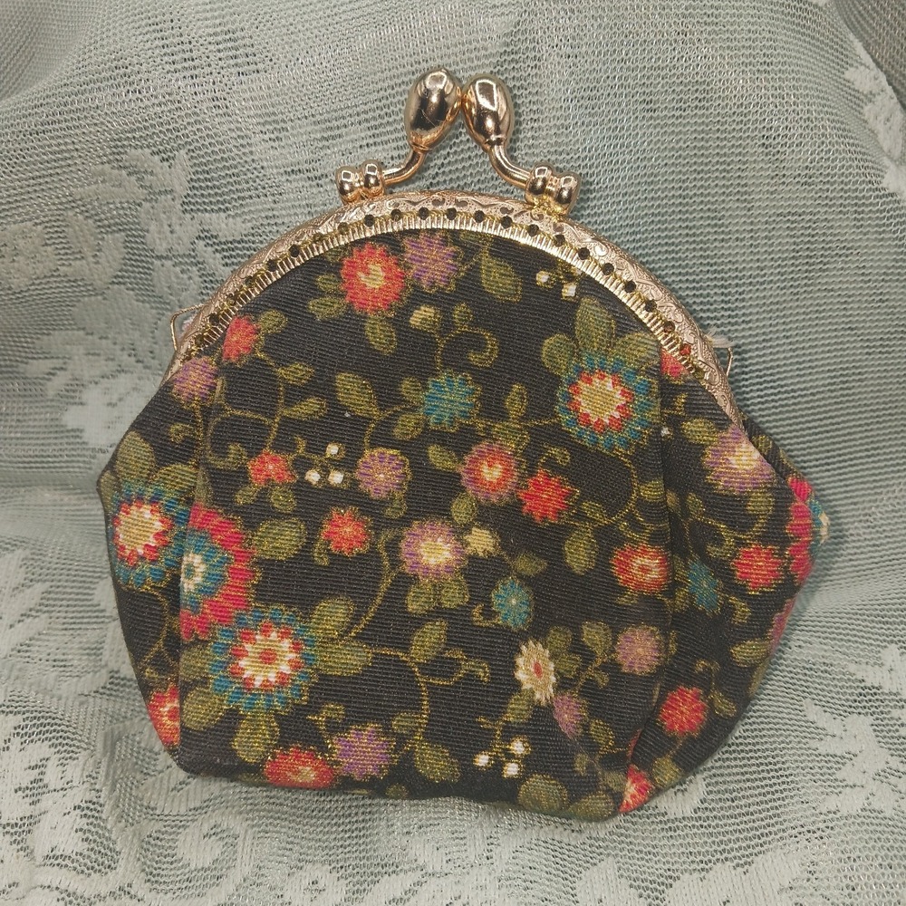 Kiss lock Change Purse Pouch Blk Red Grn Floral Cottage Granny Core